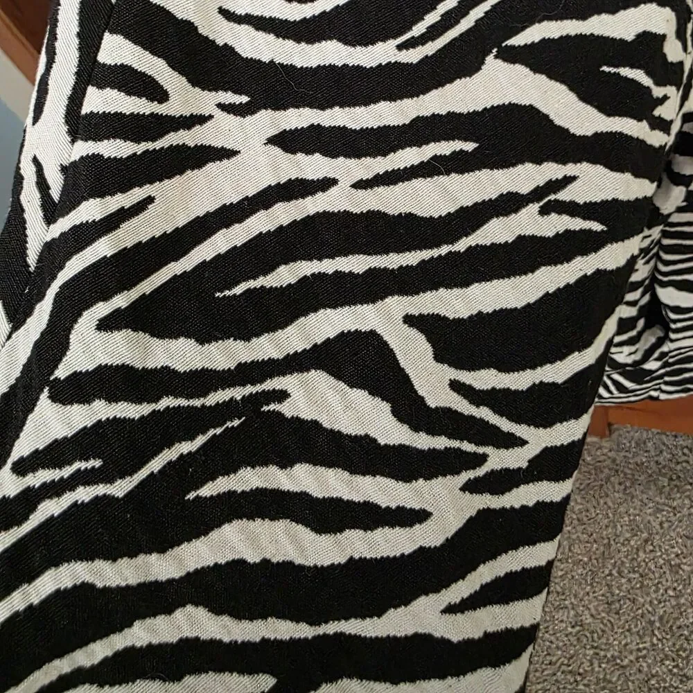 Chico's Zebra Print Jacket Size 2 (Large) Zip Up Pockets Black White Textured